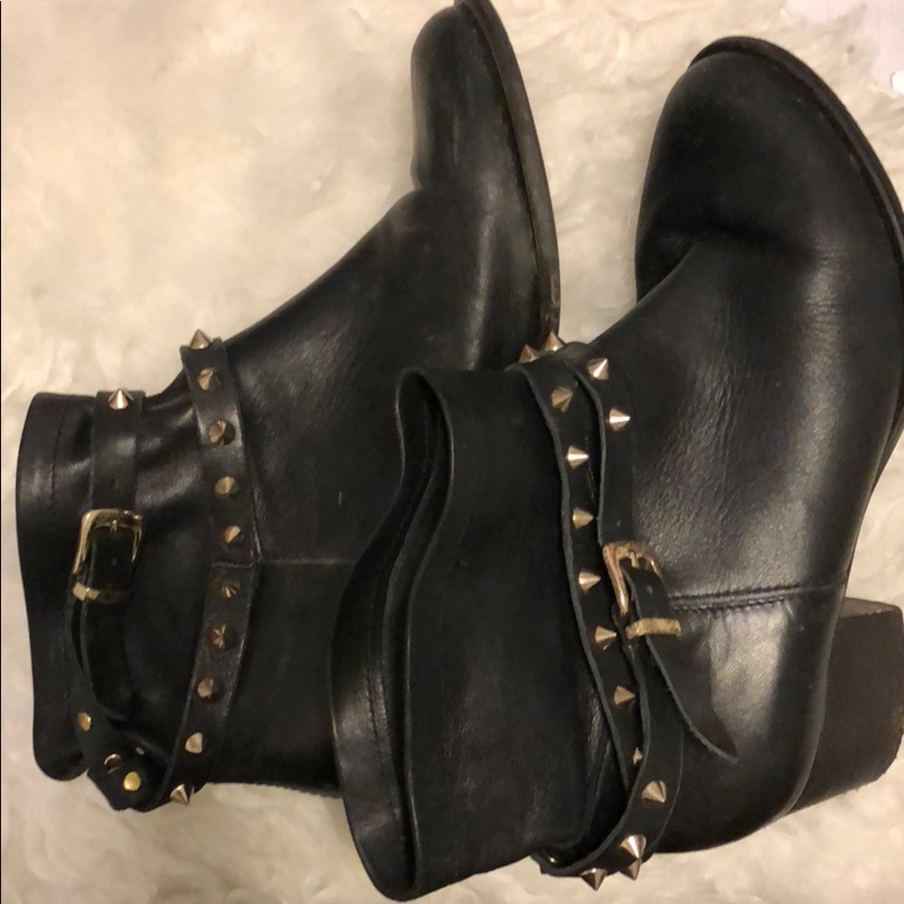 Used black booties